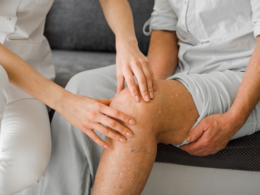 Doctor examining a patient’s knee for pain and joint problems